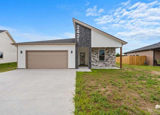 Property at 2421 Harrier Dr, Junction City, KS 66441, 3 beds, 2 baths