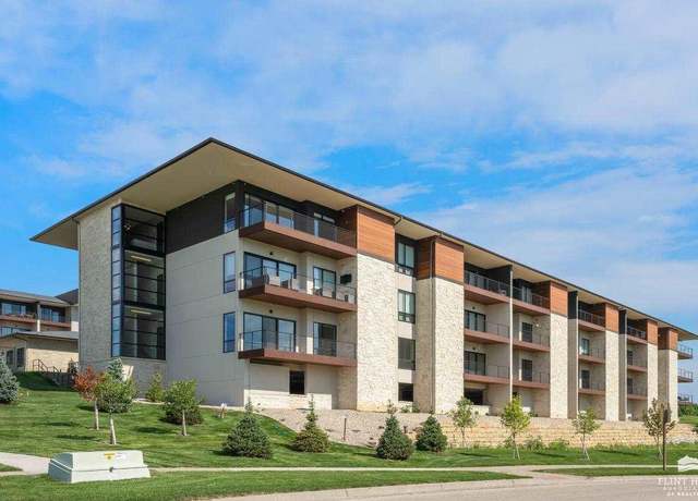 Property at 3022 Fieldhouse Cir #112, Manhattan, KS 66503, 2 beds, 2 baths