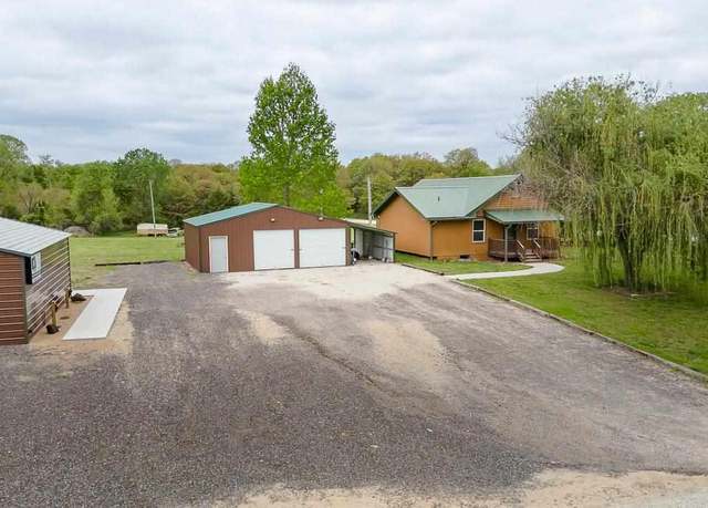 Property at 13318 Woodland Dr, Wamego, KS 66547, 4 beds, 2 baths