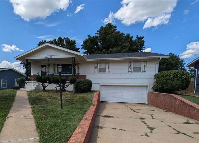 Property at 302 Hilltop Dr, Abilene, KS 67410, 3 beds, 3 baths