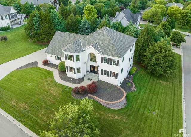 Property at 1511 Barrington Dr, Manhattan, KS 66502, 5 beds, 5 baths