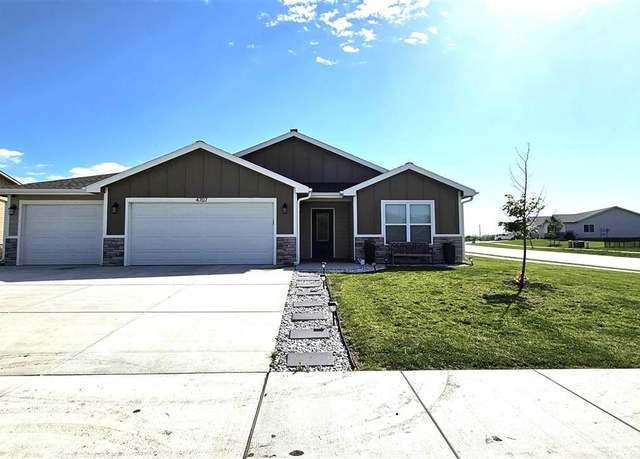 Property at 4707 Raven Creek Dr, Manhattan, KS 66502, 3 beds, 2 baths
