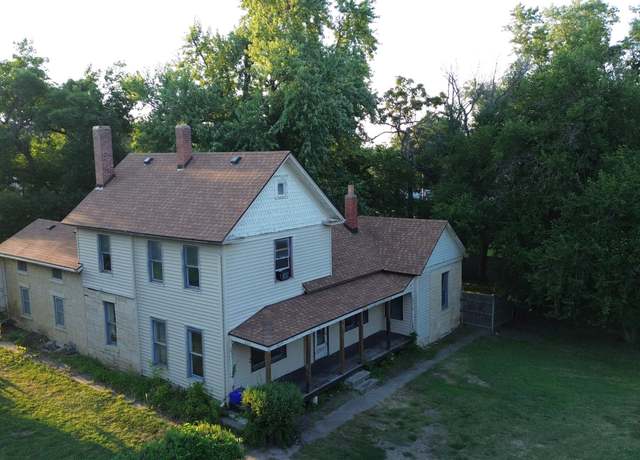 Property at 630 W 2nd St, Junction City, KS 66441, 4 beds, 1.5 baths