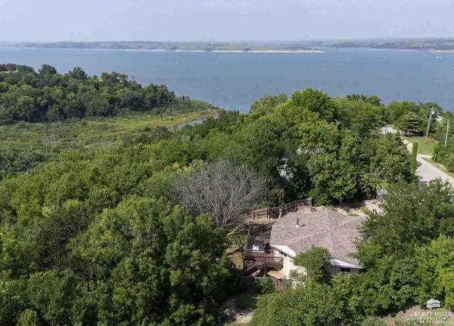 Property at 5101 Vista Acres Dr, Manhattan, KS 66503, 4 beds, 2 baths