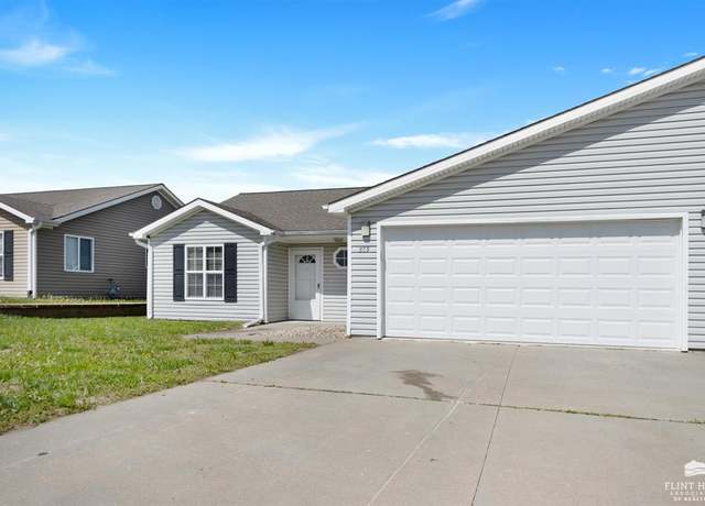 Property at 509 Stonedale Dr, Manhattan, KS 66503, 3 beds, 2 baths