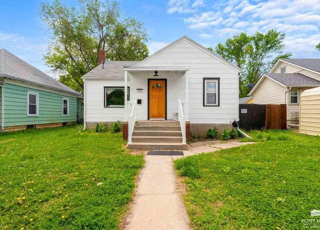 Property at 723 W 5th St, Junction City, KS 66441, 5 beds, 2 baths