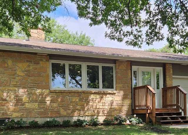 Property at 704 Adam Dr, Wamego, KS 66547, 3 beds, 2 baths