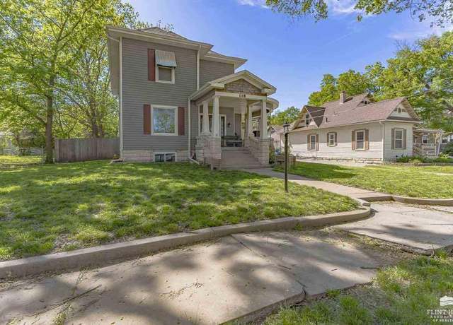 Property at 118 S Jefferson St, Junction City, KS 66441, 5 beds, 3.5 baths