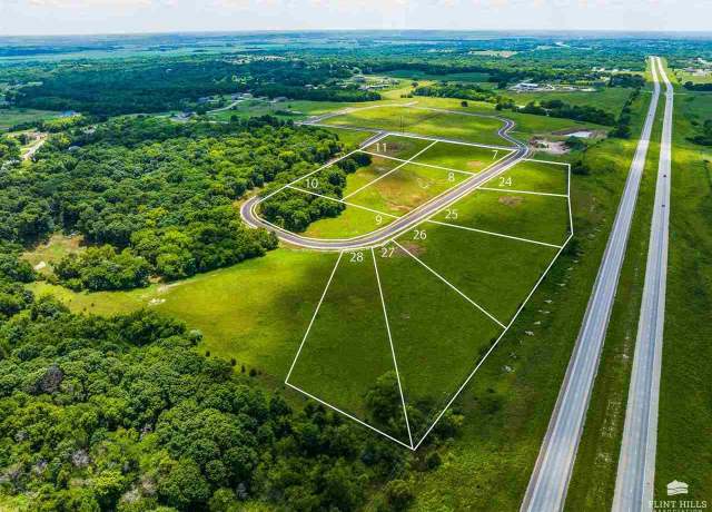 Property at 14434 Wildwood Circle Cir, Wamego, KS 66547