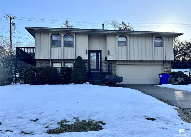 Property at 1109 W Spruce St, Junction City, KS 66441, 3 beds, 1.5 baths