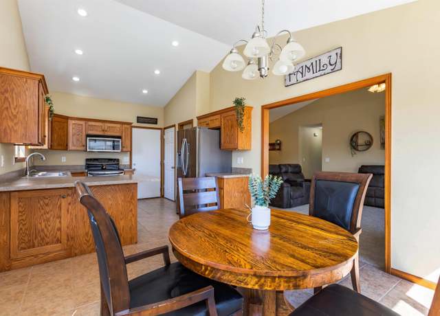 Property at 2808 Brookpark Dr, Manhattan, KS 66502, 3 beds, 2 baths