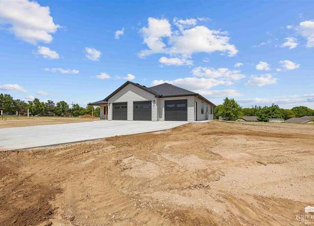 Property at 2008 Arbor Ln, Wamego, KS 66547, 3 beds, 2 baths