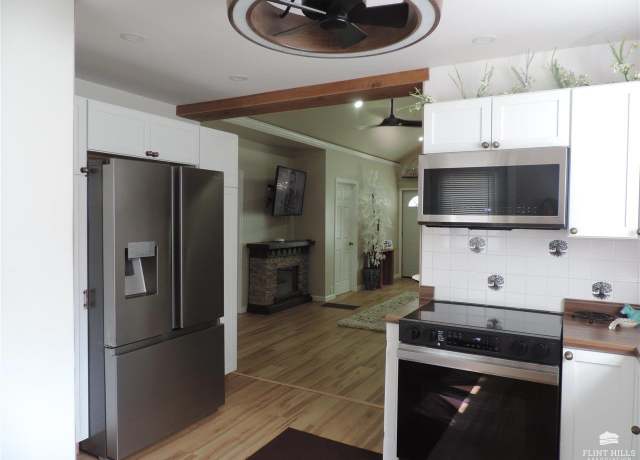 Property at 409 NE 6th St, Abilene, KS 67410, 2 beds, 1 bath