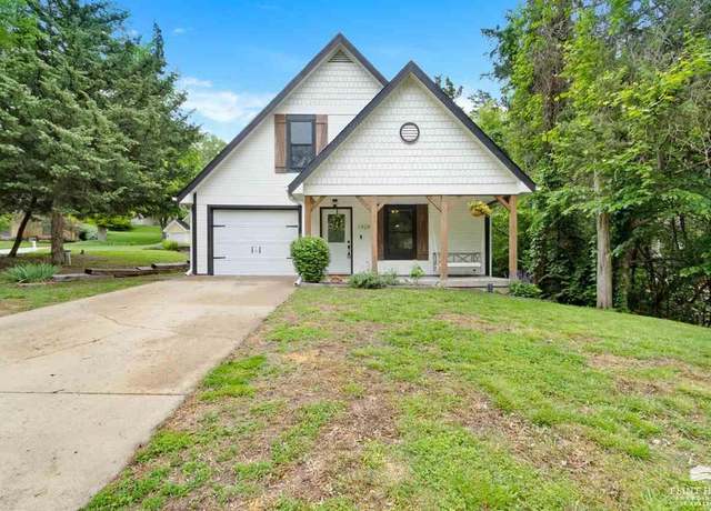 Property at 1924 Plymouth Rd, Manhattan, KS 66503, 3 beds, 1.5 baths