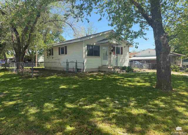 Property at 1310 W 17th St, Junction City, KS 66441, 4 beds, 2 baths