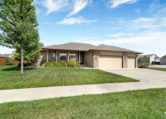 Property at 9779 Heather Ln, Manhattan, KS 66502, 5 beds, 3 baths