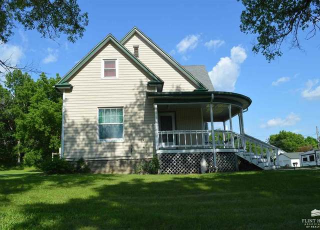 Property at 602 N E St, Herington, KS 67449, 3 beds, 1 bath