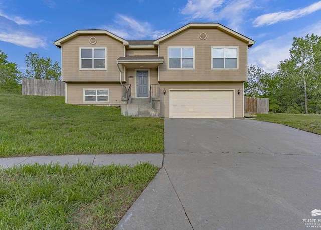 Property at 2336 Fox Sparrow Ct, Junction City, KS 66441, 4 beds, 2.5 baths