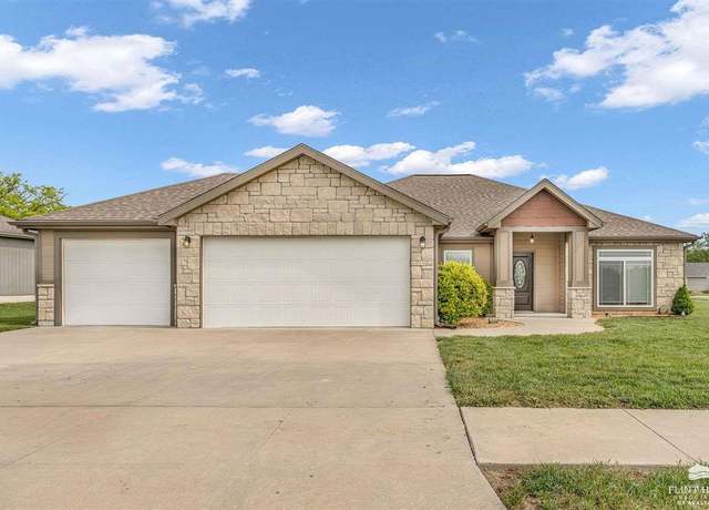 Property at 17353 Brook Ridge Dr, Wamego, KS 66547, 3 beds, 2 baths