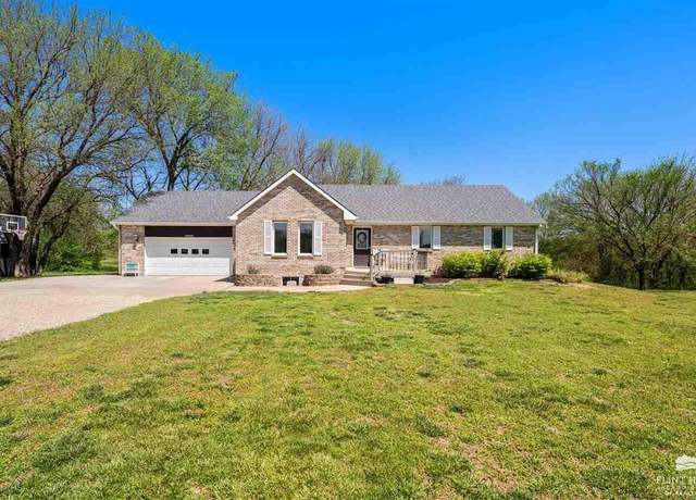Property at 15905 Stoneybrick Dr, Wamego, KS 66547, 5 beds, 3 baths