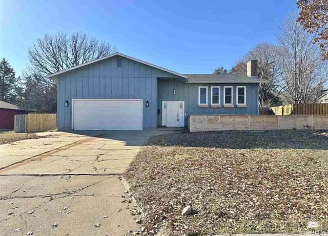 Property at 1727 Cedar Crest Dr, Manhattan, KS 66503, 5 beds, 3 baths