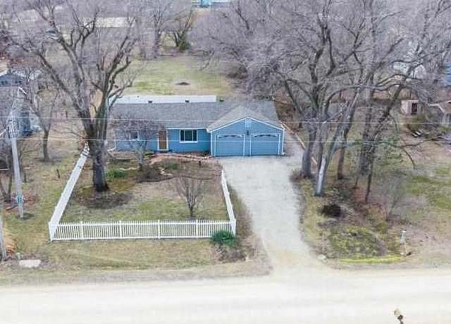 Property at 4841 Cattle Dr, Manhattan, KS 66502, 2 beds, 1 bath