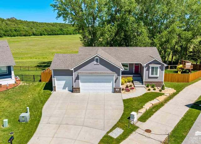 Property at 909 Bramblewood Ln Ln, Manhattan, KS 66503, 5 beds, 3 baths