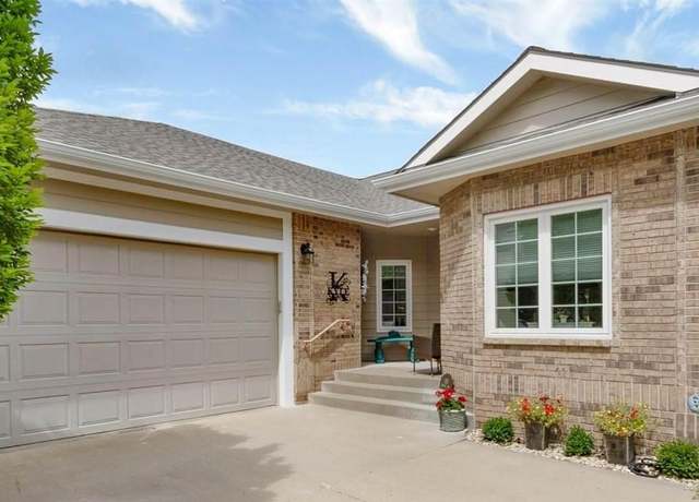 Property at 4805 Rockridge Ct, Manhattan, KS 66503, 5 beds, 3 baths