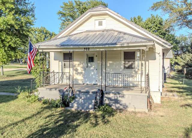 Property at 322 14th St, Clay Center, KS 67432, 4 beds, 1 bath