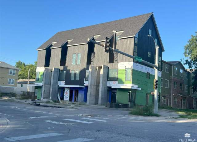 Property at 502 N 11th St Unit 102, Manhattan, KS 66502, 1 bed, 1 bath