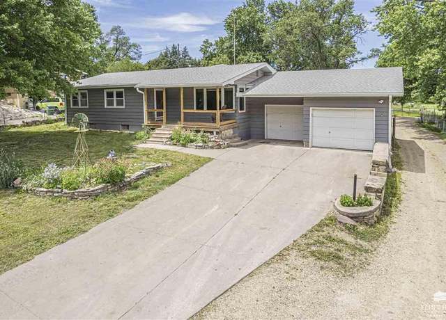 Property at 2526 Old Hwy 40, Junction City, KS 66441, 4 beds, 2.5 baths