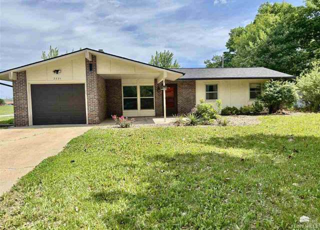 Property at 2224 Griffith Ter, Manhattan, KS 66502, 3 beds, 2.5 baths