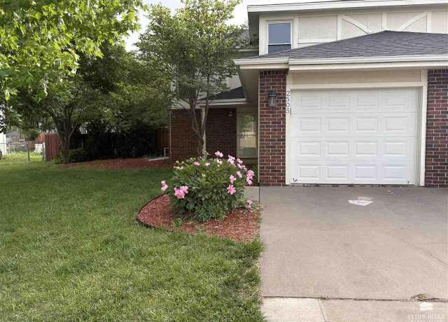 Property at 2505 Candlewood Dr, Manhattan, KS 66503, 3 beds, 1.5 baths
