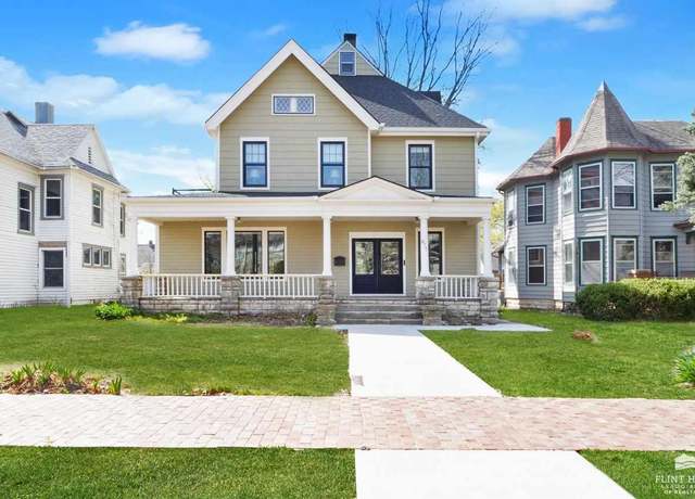 Property at 611 Houston St, Manhattan, KS 66502, 4 beds, 2.5 baths