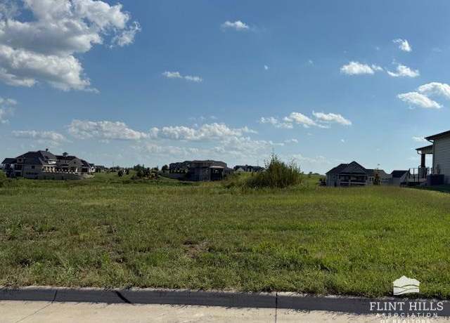 Property at 5105 Macleod Cir, Manhattan, KS 66503