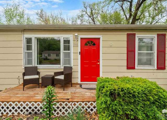 Property at 1966 Lincoln Dr, Manhattan, KS 66502, 3 beds, 1 bath
