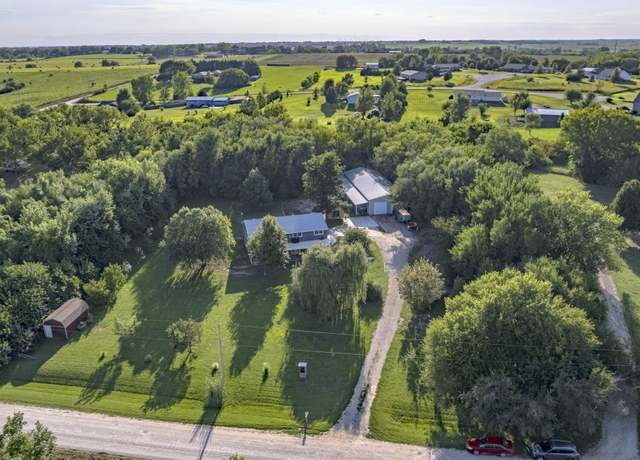 Property at 5690 Prairie View Rd, Wamego, KS 66547, 4 beds, 2.5 baths