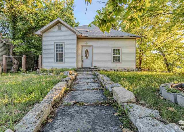 Property at 114 W Chestnut St, Junction City, KS 66441, 3 beds, 1 bath