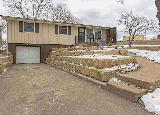 Property at 923 Lyndon Ave Ave, Alma, KS 66401, 3 beds, 1.5 baths