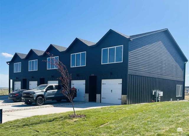 Property at 5531 Goheen Dr, Manhattan, KS 66503, 2 beds, 2.5 baths
