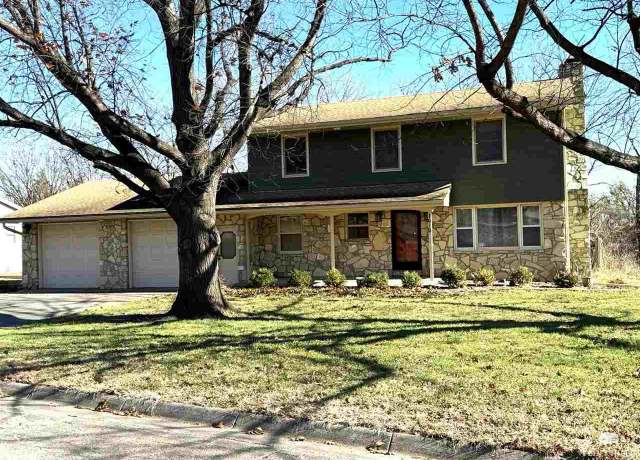 Property at 1010 14th St, Clay Center, KS 67432, 5 beds, 2.5 baths