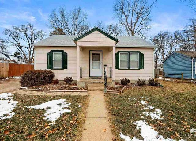 Property at 1852 Hunting Ave, Manhattan, KS 66502, 2 beds, 1 bath