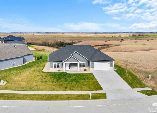 Property at 3919 Victory Dr, Manhattan, KS 66503, 3 beds, 2 baths