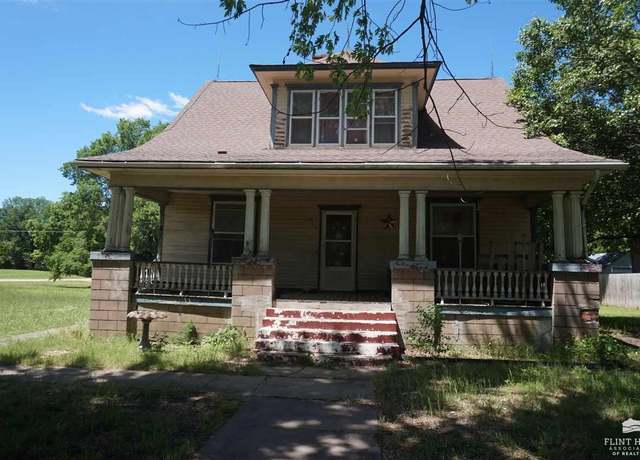 Property at 503 Newton St, Lincolnville, KS 66858, 3 beds, 1.5 baths