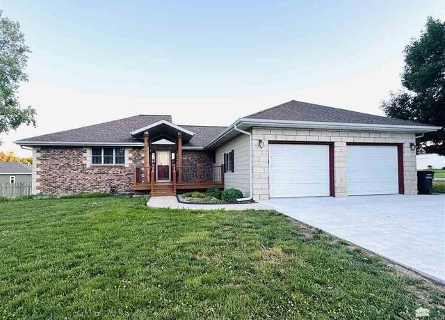 Property at 1304 Blunt St, Clay Center, KS 67432, 5 beds, 3 baths