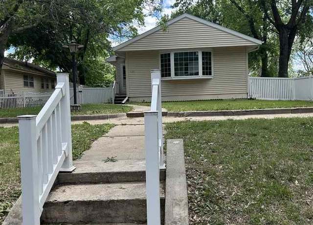Property at 518 Lane, Clay Center, KS 67432, 5 beds, 2 baths
