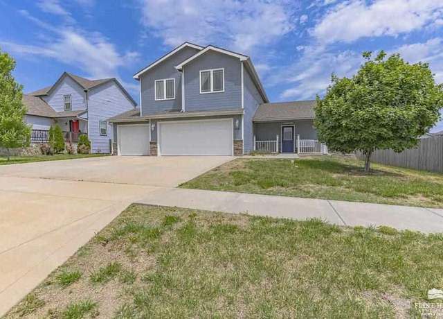 Property at 4495 Periwinkle Dr, Manhattan, KS 66502, 3 beds, 2.5 baths