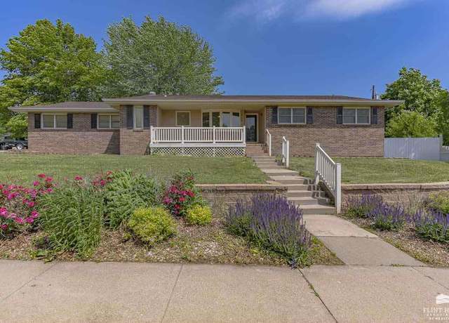 Property at 804 Kingsbury Dr, Junction City, KS 66441, 5 beds, 3.5 baths