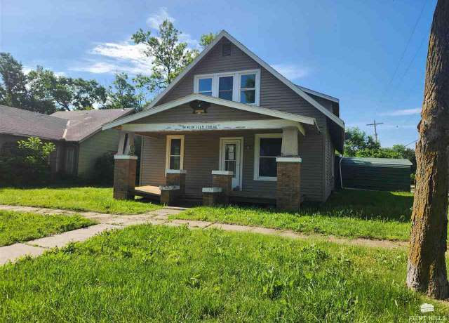 Property at 1119 W Walnut St, Herington, KS 67449, 4 beds, 2 baths