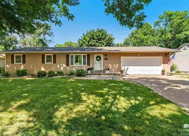 Property at 2231 Alta Dr, Manhattan, KS 66502, 5 beds, 3 baths